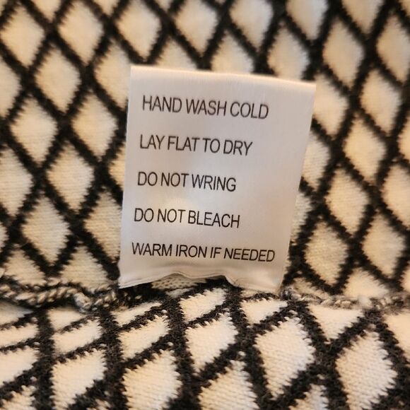Belldini Black and White Knit Opem Cardigan Size XL - Picture 6 of 6